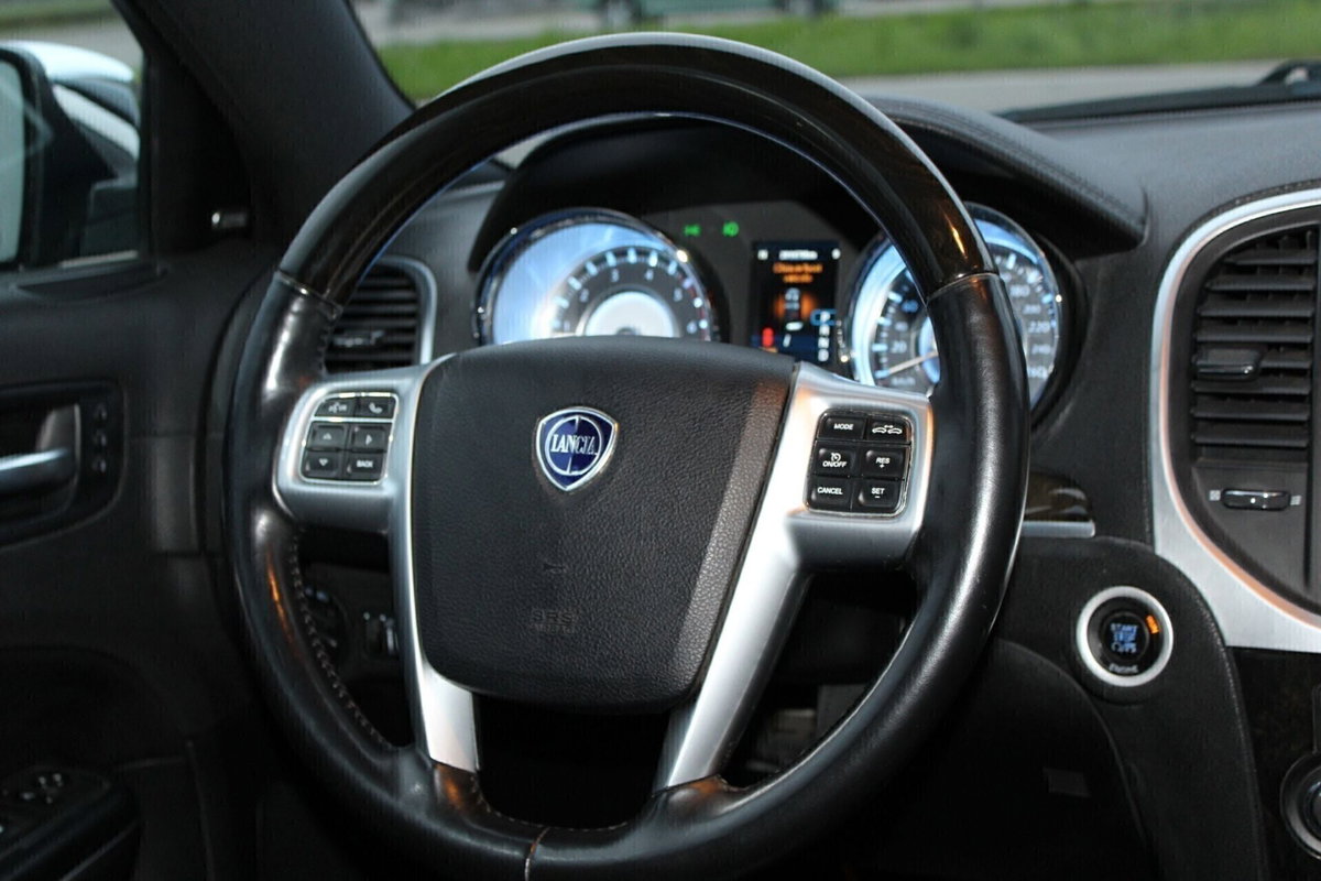 Lancia Thema 3.0 V6 Multijet II 239 CV Executive (18)