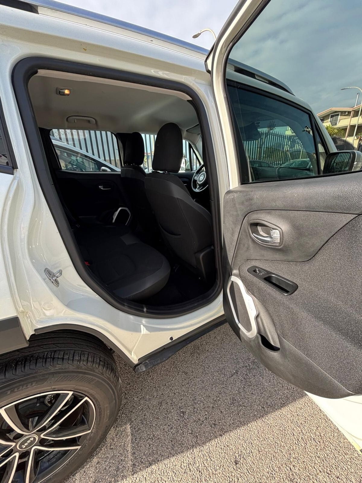 Jeep Renegade 2.0 Mjt 140CV 4WD Active Drive Limited (17)