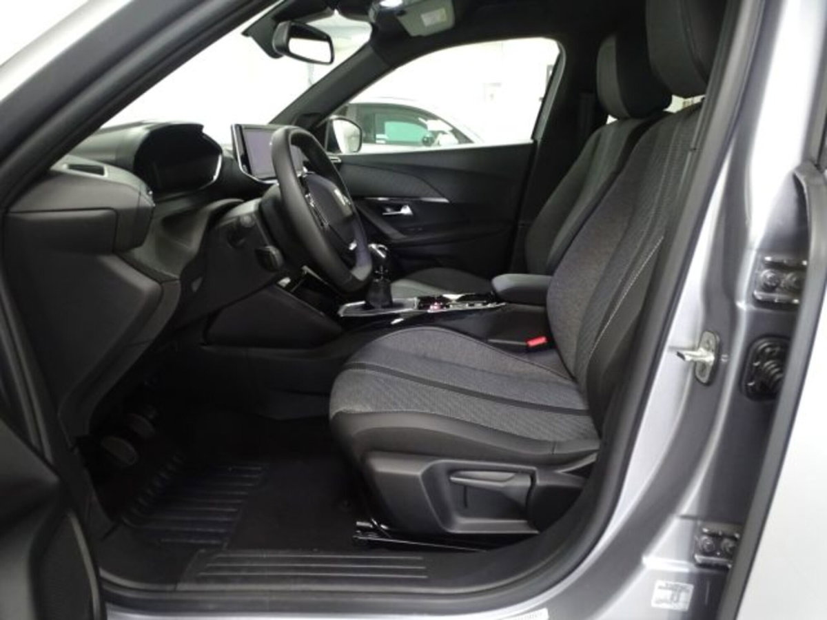 Peugeot 2008 PureTech 100 S&S Allure (11)