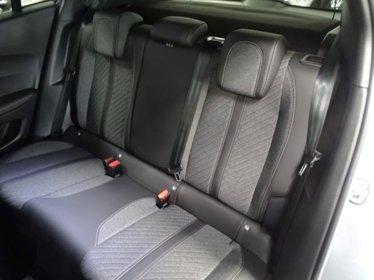 Peugeot 2008 PureTech 100 S&S Allure (13)