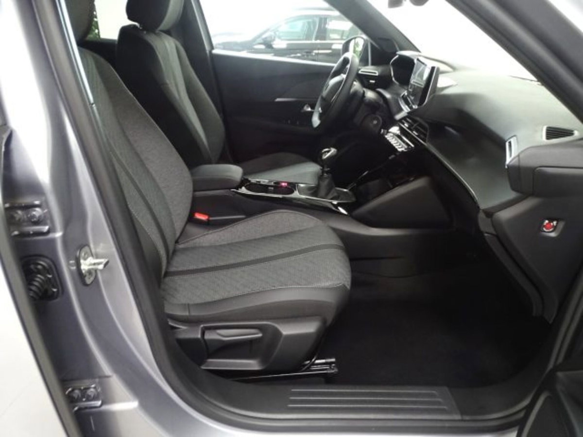 Peugeot 2008 PureTech 100 S&S Allure (16)
