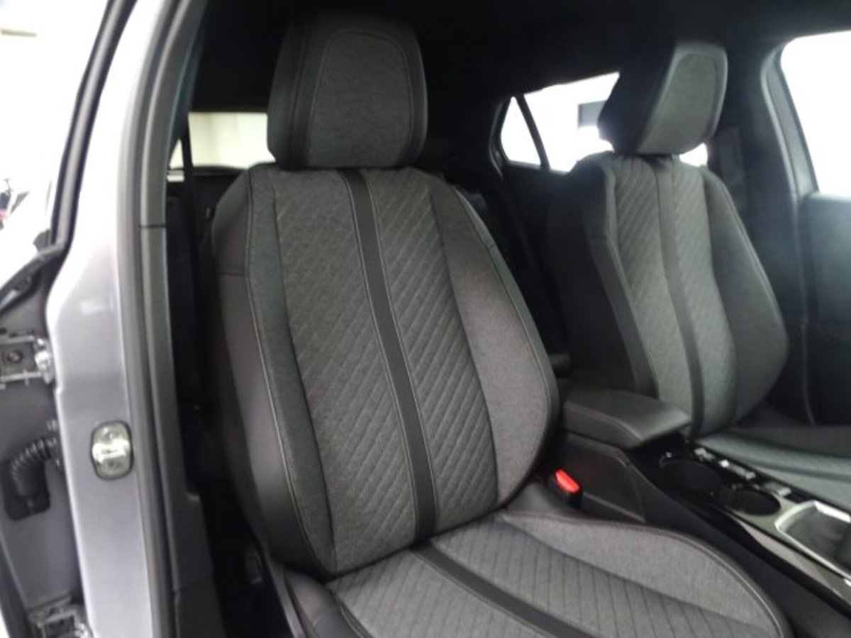 Peugeot 2008 PureTech 100 S&S Allure (17)