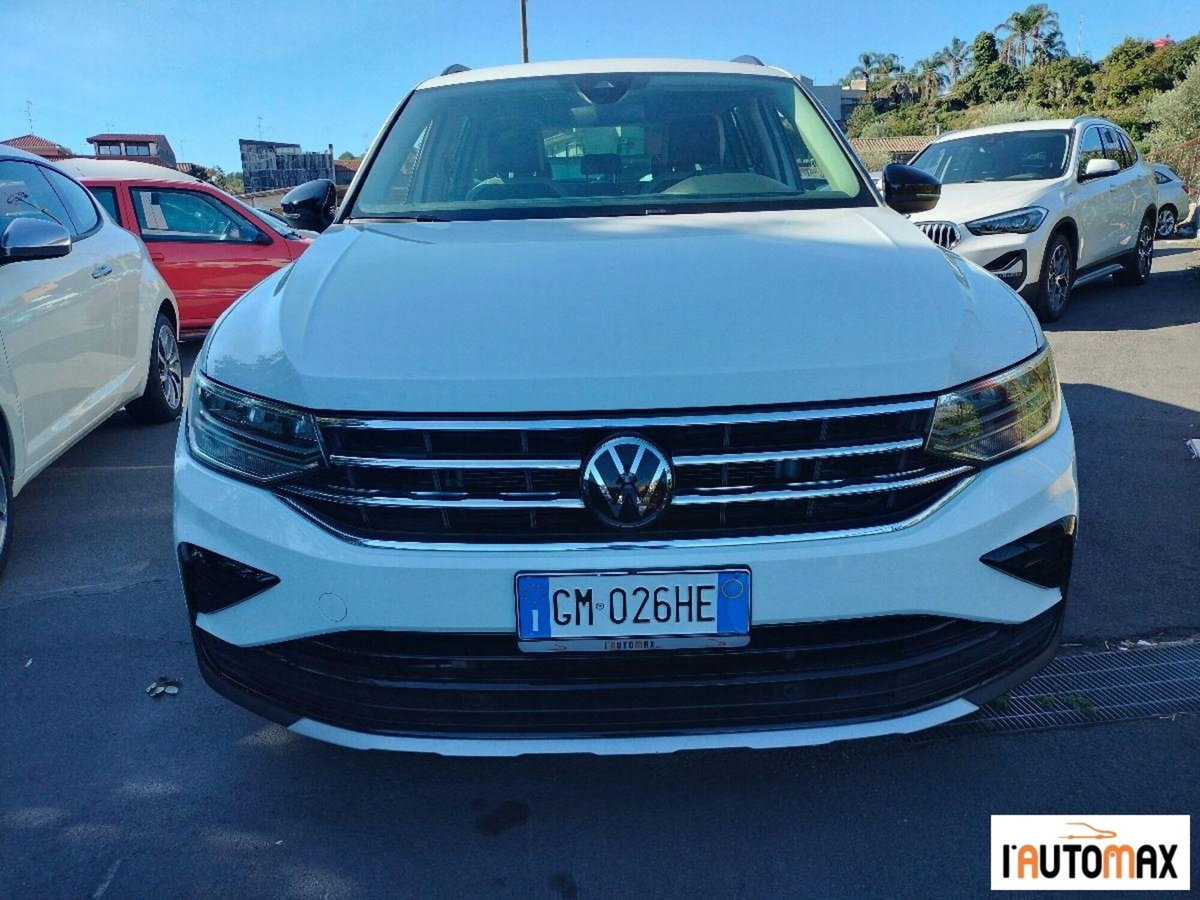 Volkswagen Tiguan 2.0 TDI 150 CV SCR DSG 4MOTION R-Line (2)
