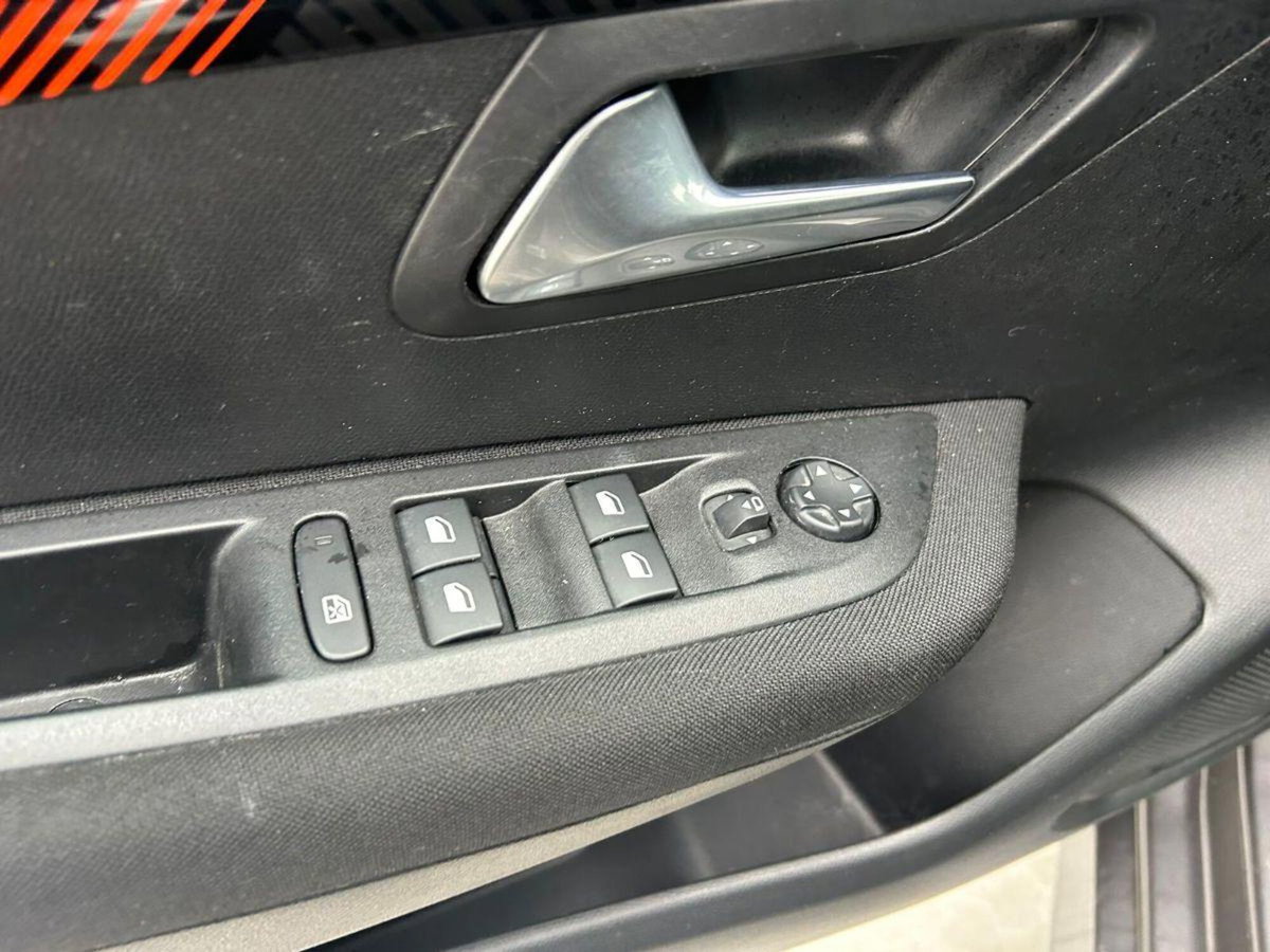 Peugeot 208 PureTech 100 Stop&Start 5 porte Active (10)