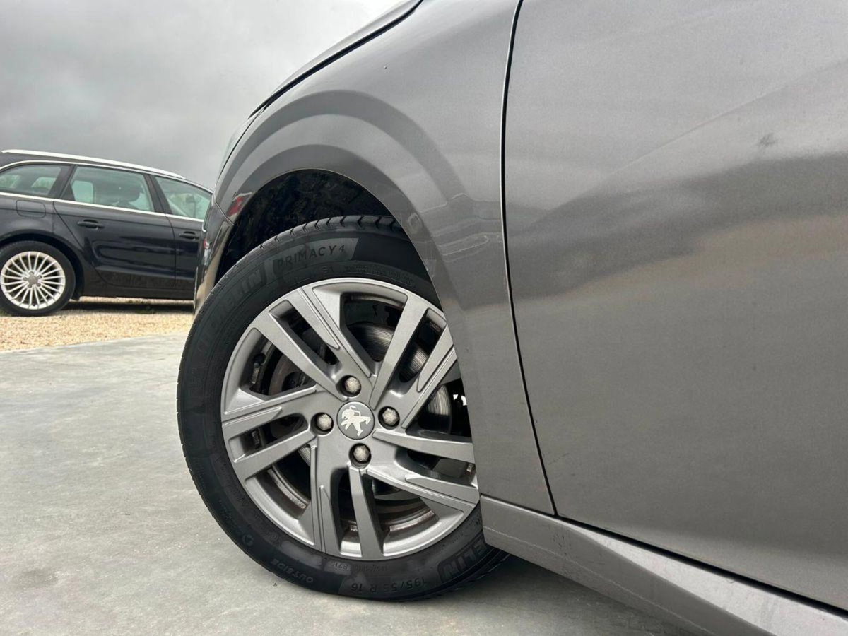 Peugeot 208 PureTech 100 Stop&Start 5 porte Active (17)