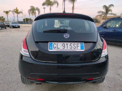 Lancia Ypsilon 1.0 FireFly 5 porte S&S Hybrid Gold Plus (2)