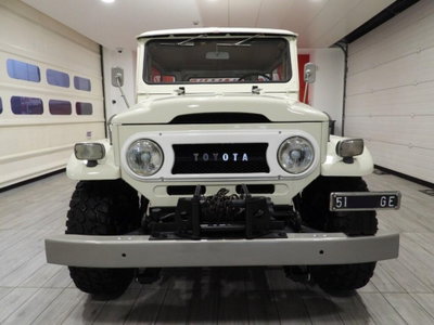 Toyota Land Cruiser V8 V8 4.7 VVT-i 5 posti (2)