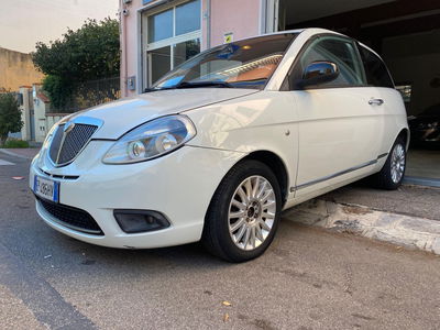 Lancia Ypsilon 1.3 MJT 16V 95 CV 5 porte S&S Silver usata