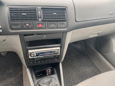 Volkswagen Golf 1.6 cat 5 porte CL (8)