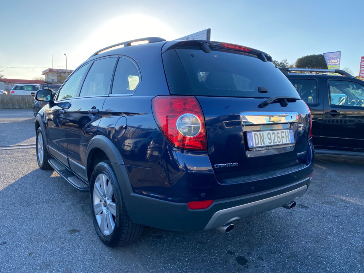 Chevrolet Captiva 2.0 VCDi LTX (10)
