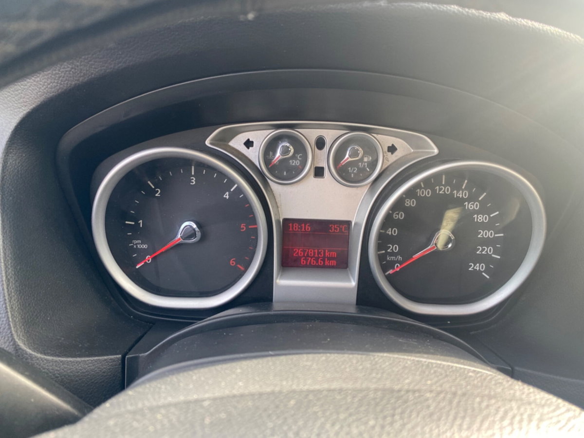 Ford Focus Station Wagon 1.6 TDCi (90CV) SW Tit. (12)
