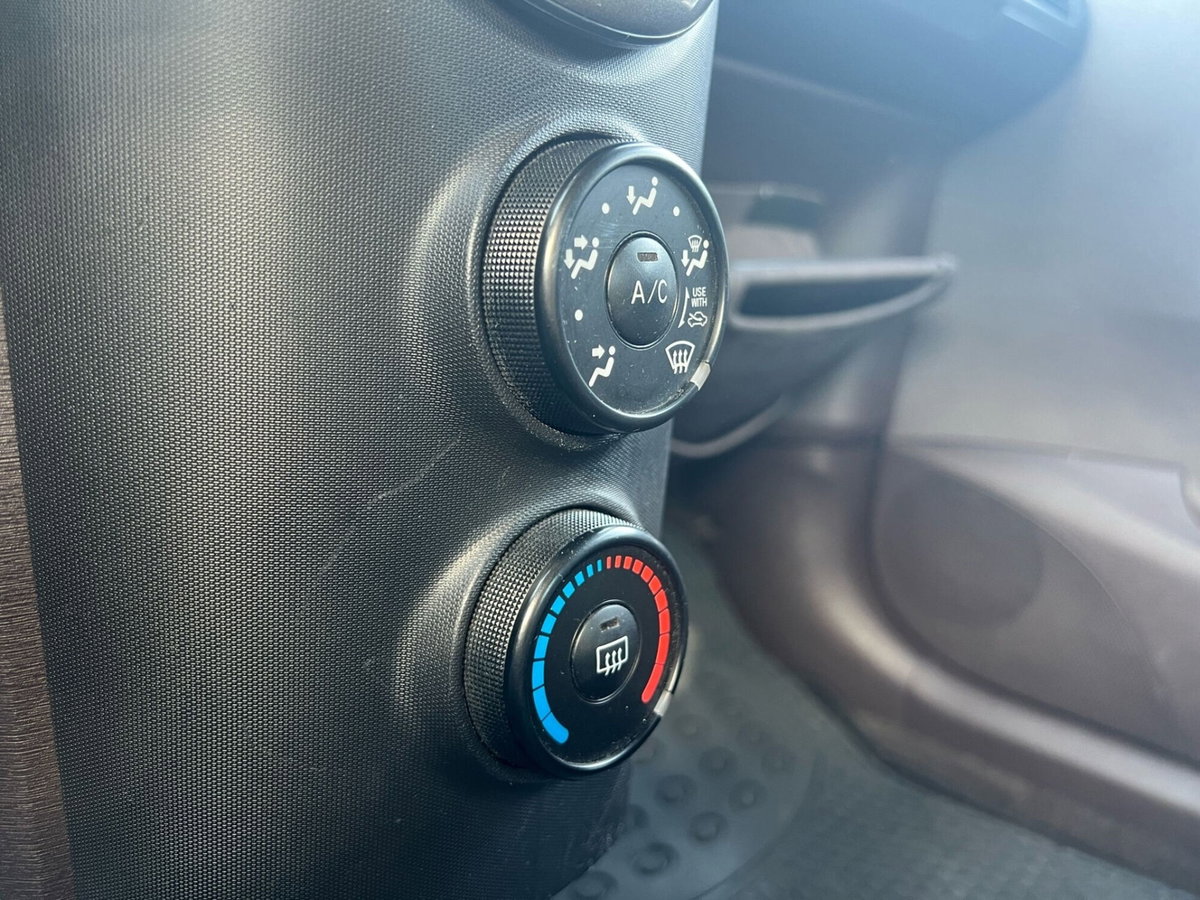 Toyota iQ 1.0 CVT Sol (16)