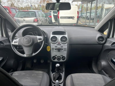 Opel Corsa 1.2 5 porte Club (3)