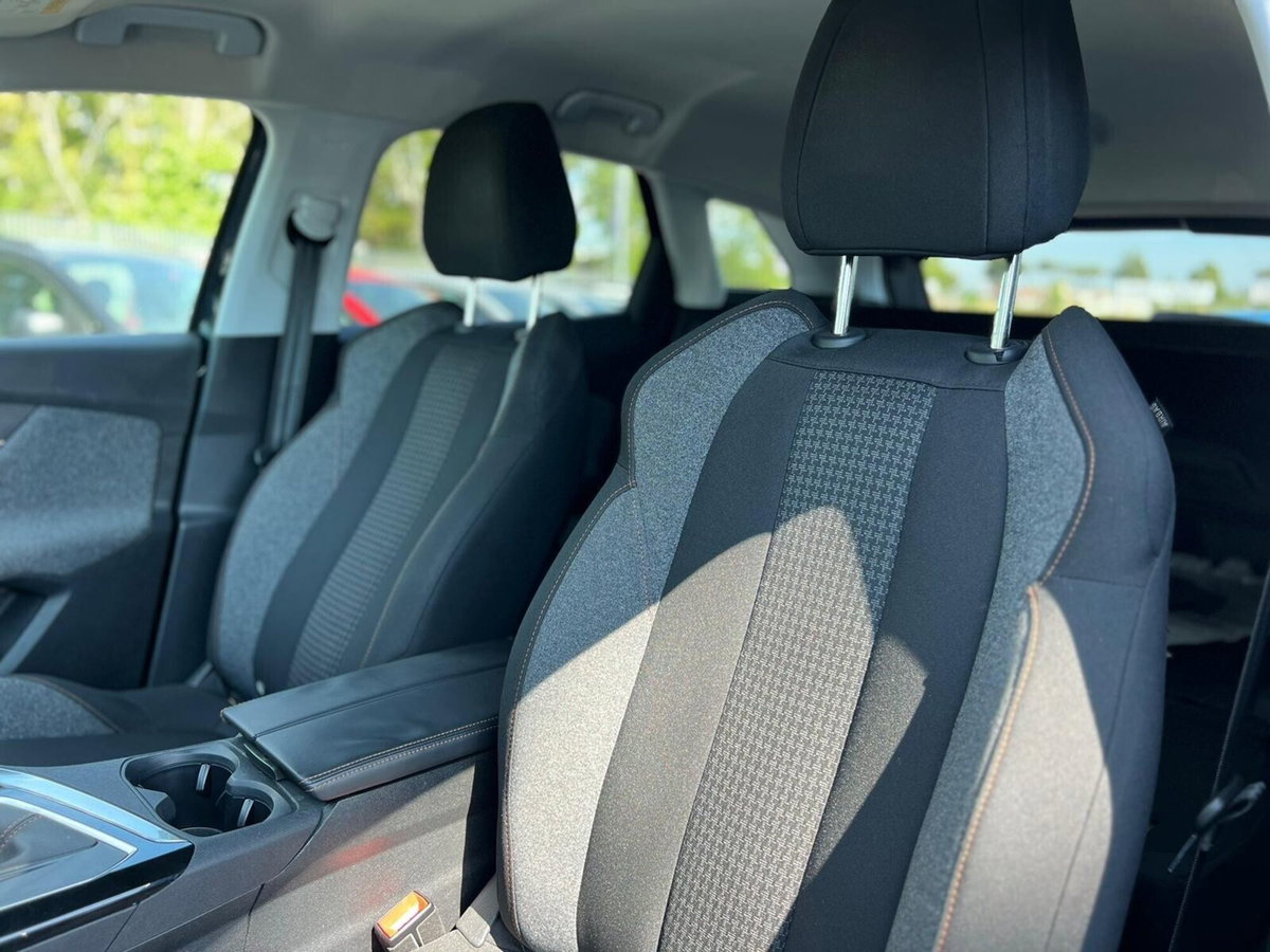 Peugeot 3008 PureTech Turbo 130 S&S Active Business (14)