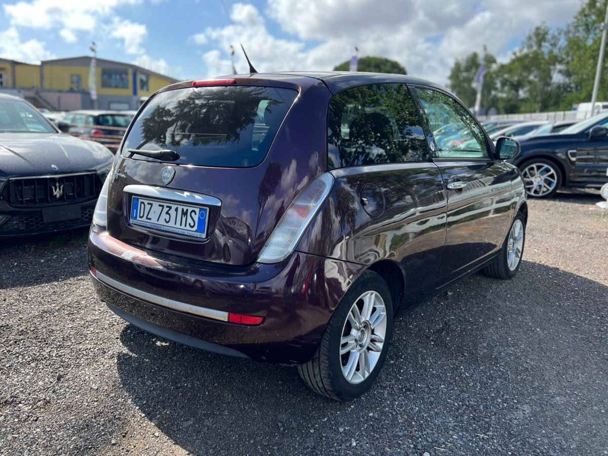 Lancia Ypsilon 1.4 Platino Ecochic GPL (2)