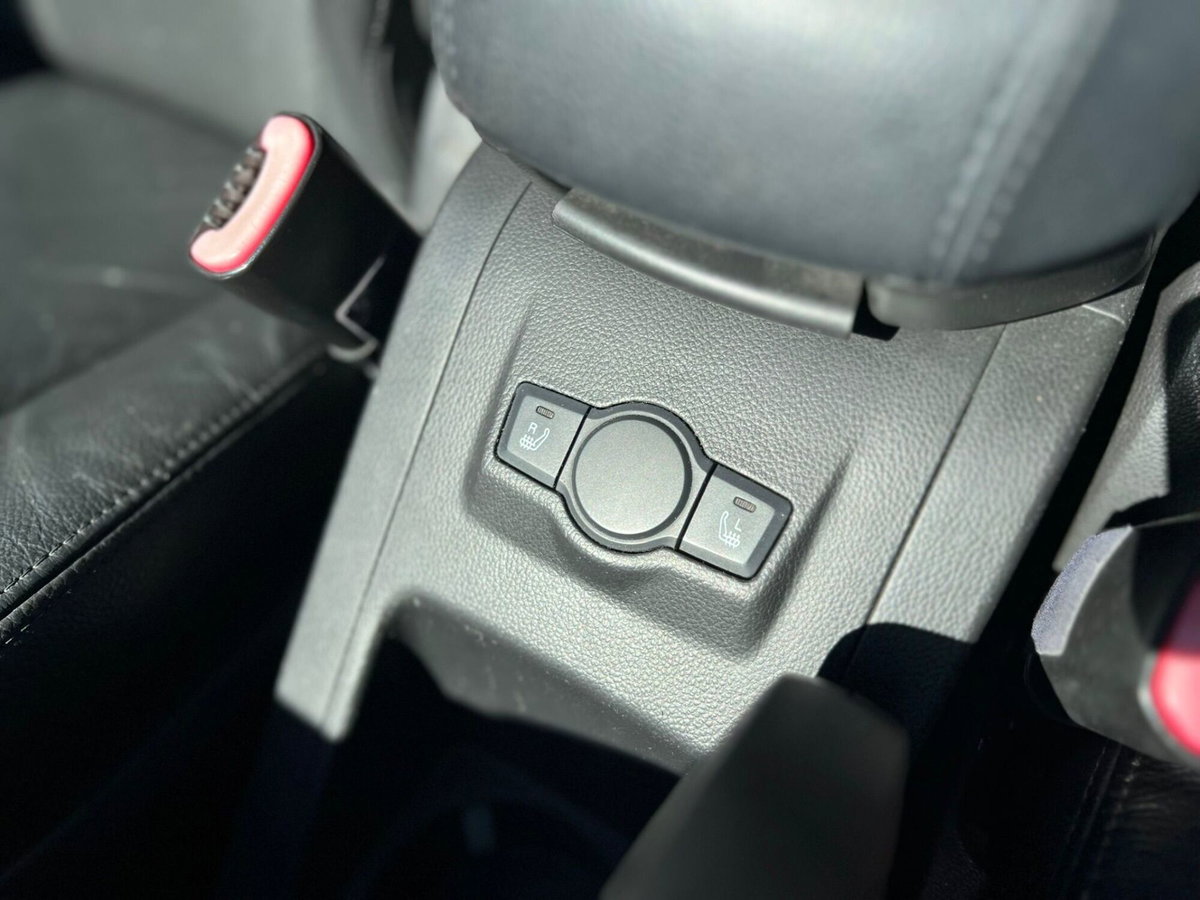 Chevrolet Captiva 2.0 VCDi LTZ (19)