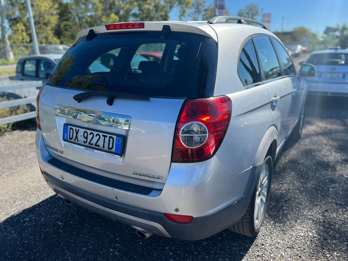 Chevrolet Captiva 2.0 VCDi LTZ (4)