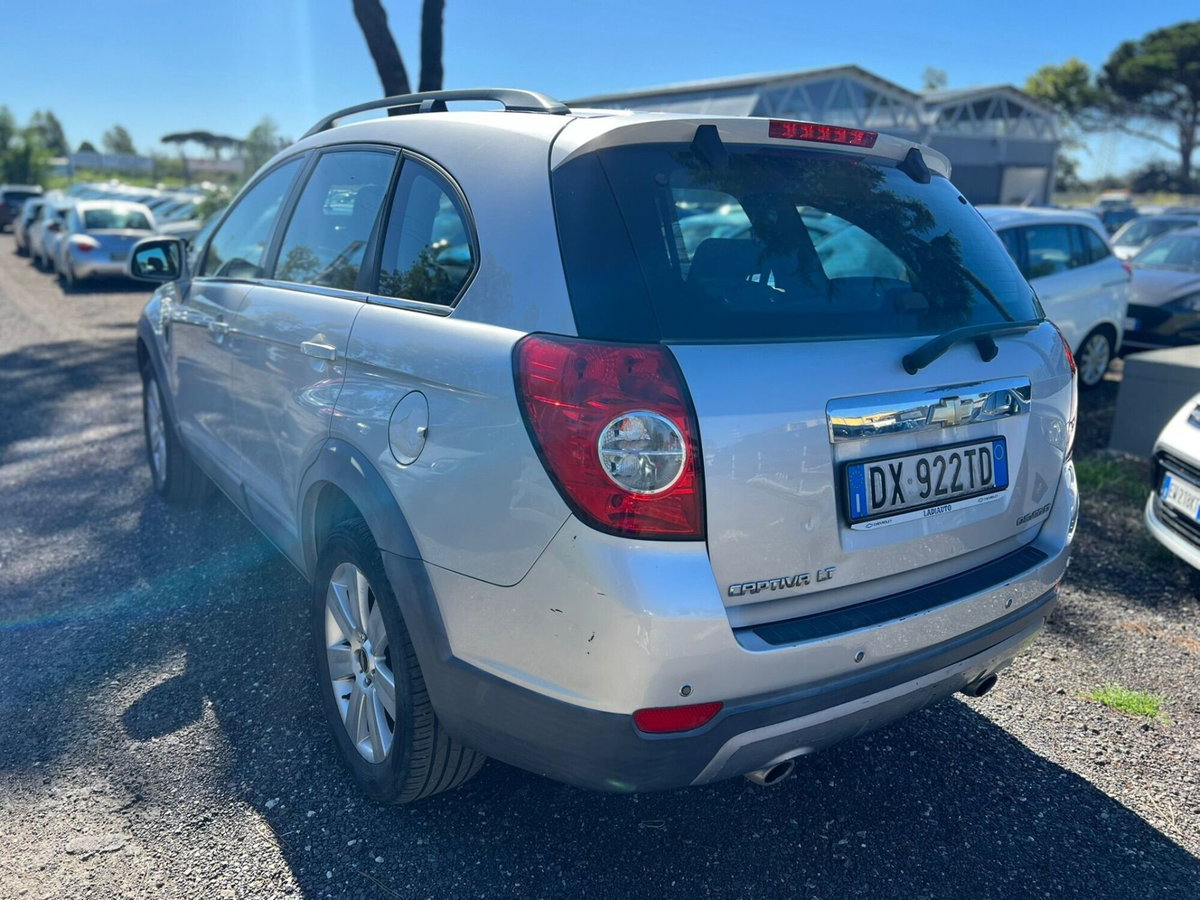 Chevrolet Captiva 2.0 VCDi LTZ (5)