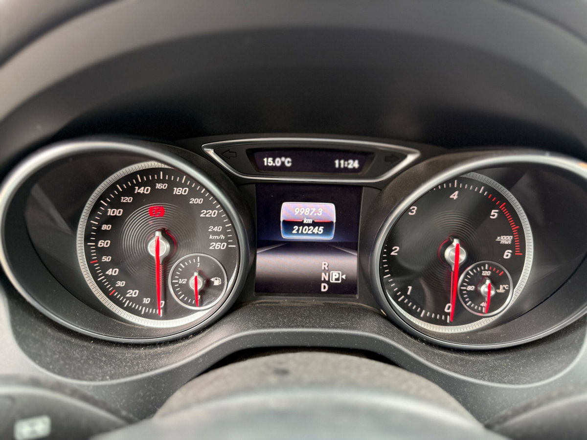 Mercedes-Benz CLA Shooting Brake 220 d Automatic Premium (11)