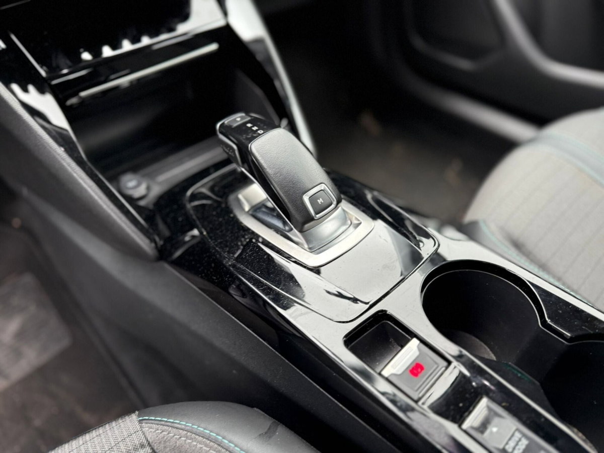 Peugeot 2008 PureTech 130 S&S Allure (10)
