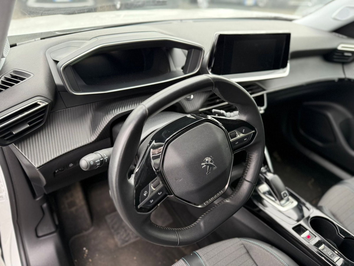 Peugeot 2008 PureTech 130 S&S Allure (11)