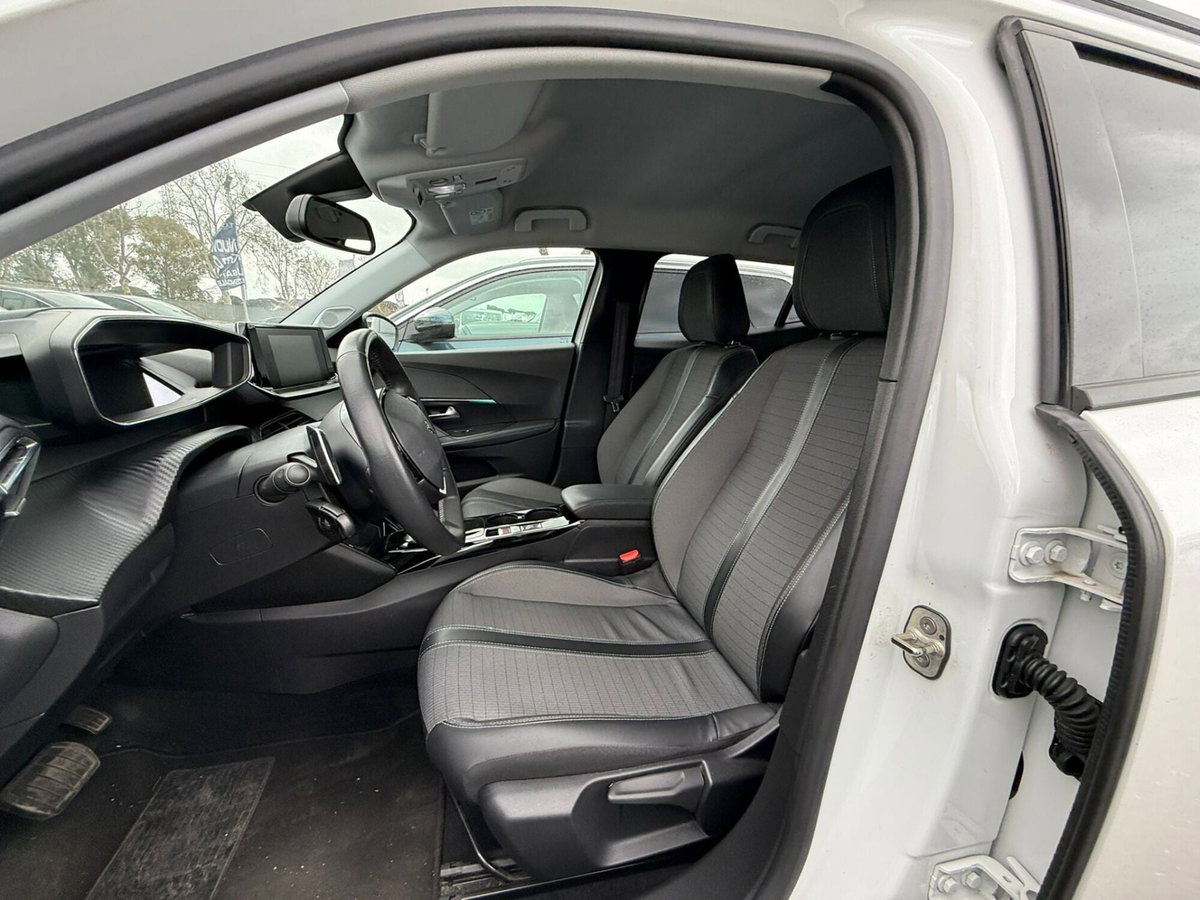 Peugeot 2008 PureTech 130 S&S Allure (8)