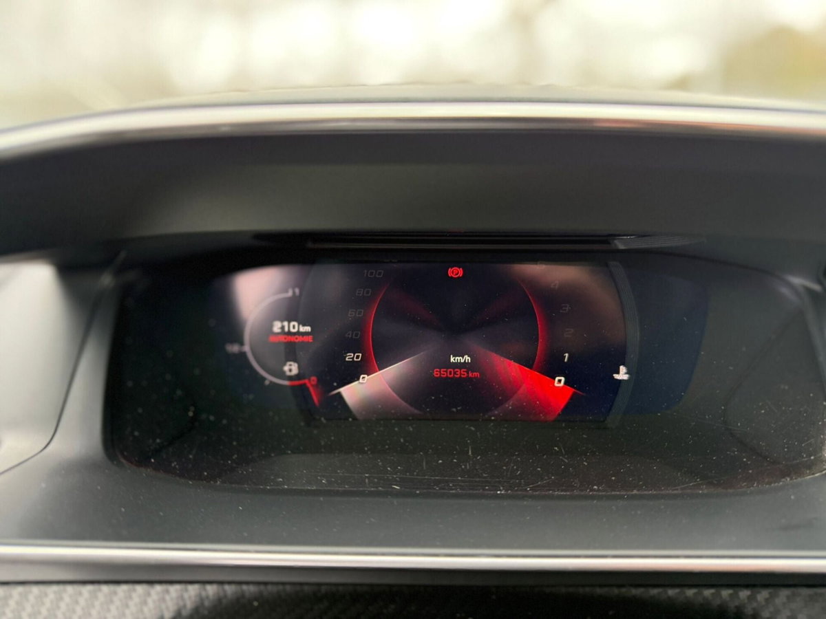 Peugeot 2008 PureTech 130 S&S Allure (9)