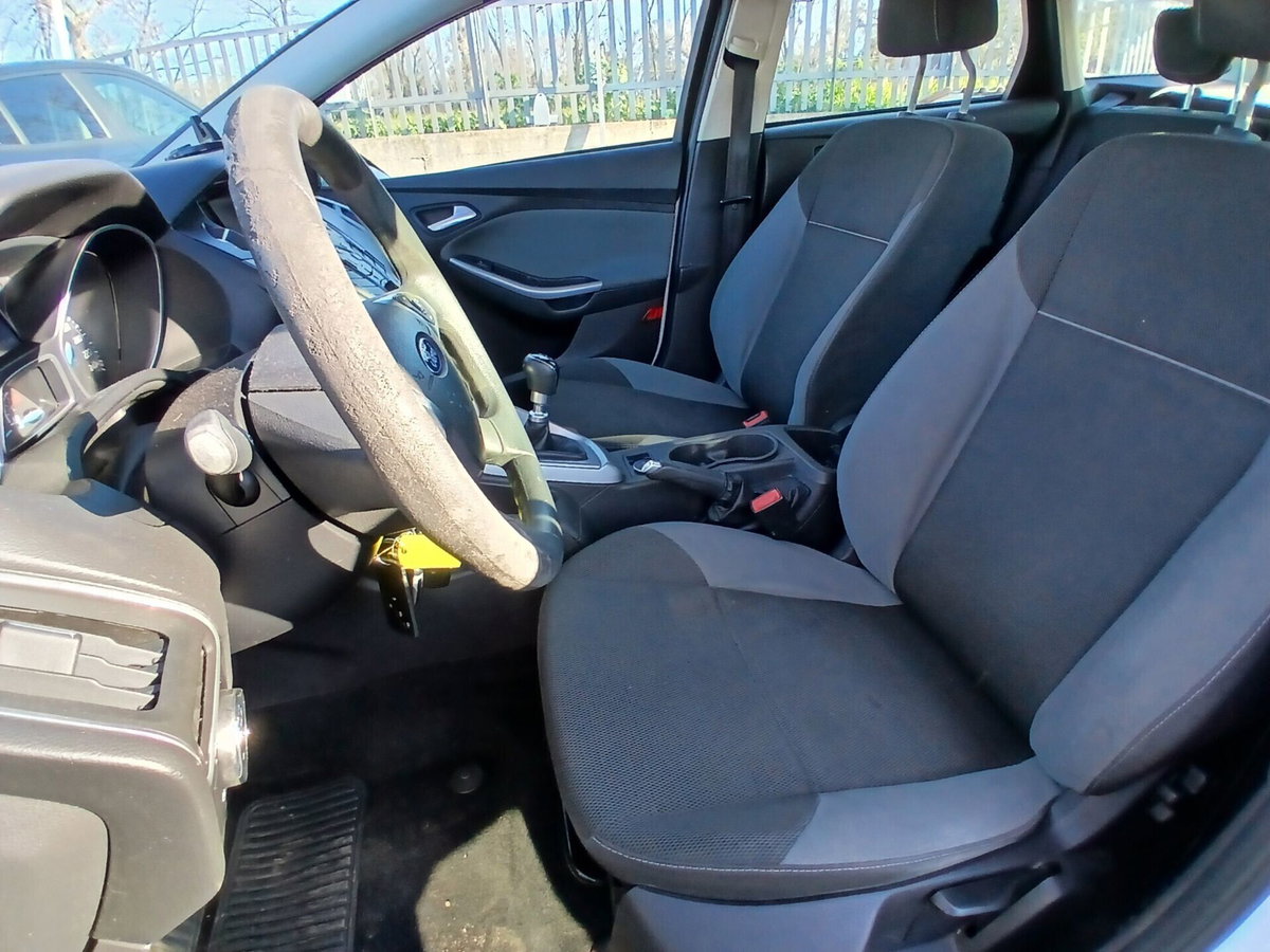 Ford Focus Station Wagon 1.6 TDCi 95 CV SW Titanium (11)
