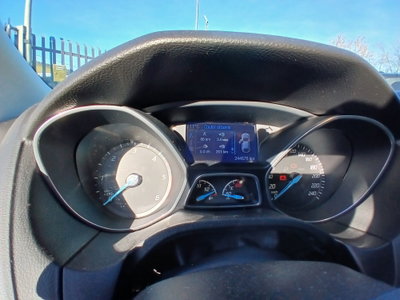 Ford Focus Station Wagon 1.6 TDCi 95 CV SW Titanium (16)