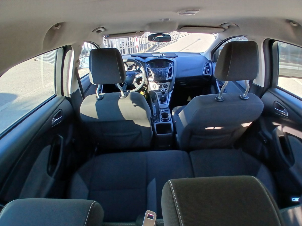 Ford Focus Station Wagon 1.6 TDCi 95 CV SW Titanium (9)