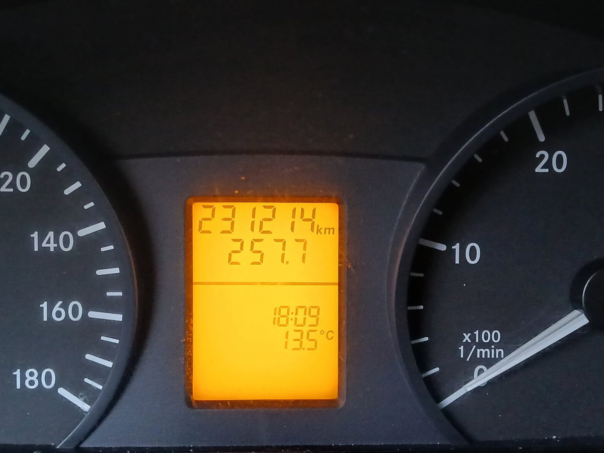 Mercedes-Benz Sprinter T37/30 214 CDI Cabinato Executive (10)