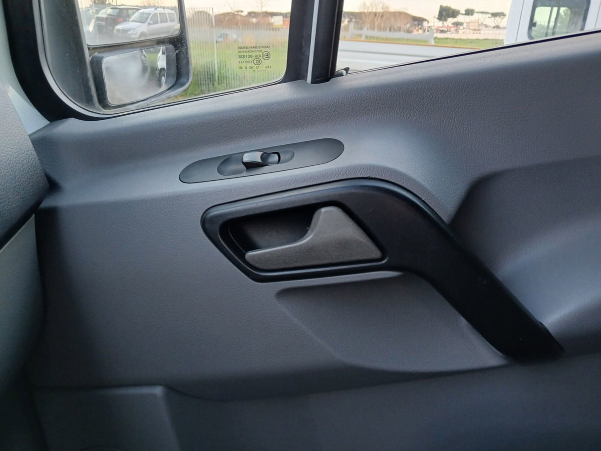 Mercedes-Benz Sprinter T37/30 214 CDI Cabinato Executive (13)