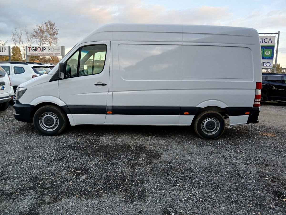 Mercedes-Benz Sprinter T37/30 214 CDI Cabinato Executive (2)