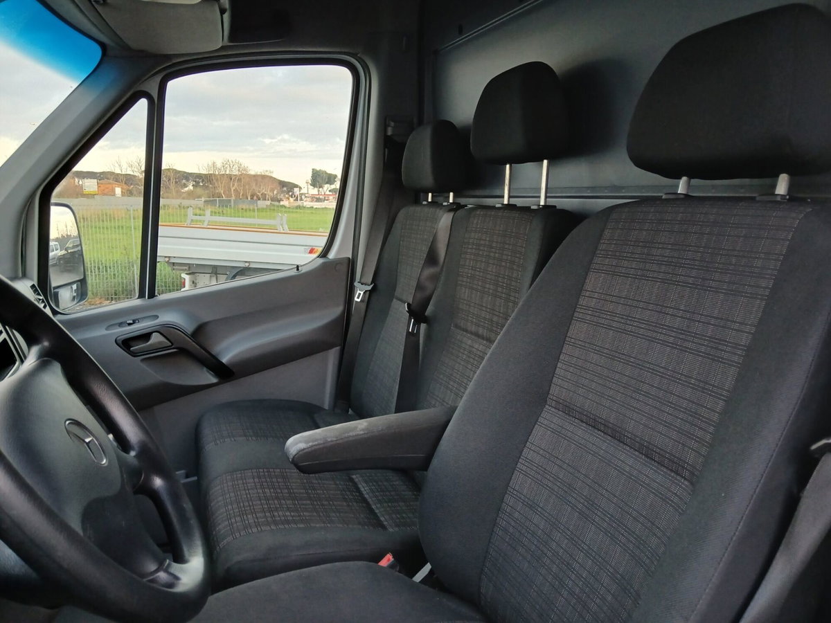 Mercedes-Benz Sprinter T37/30 214 CDI Cabinato Executive (9)