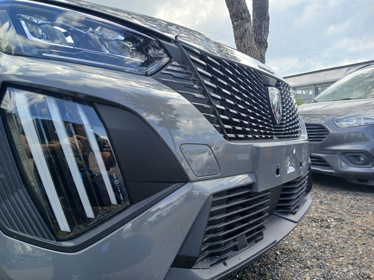 Peugeot 2008 1.2 puretech Active s&s 100cv (11)