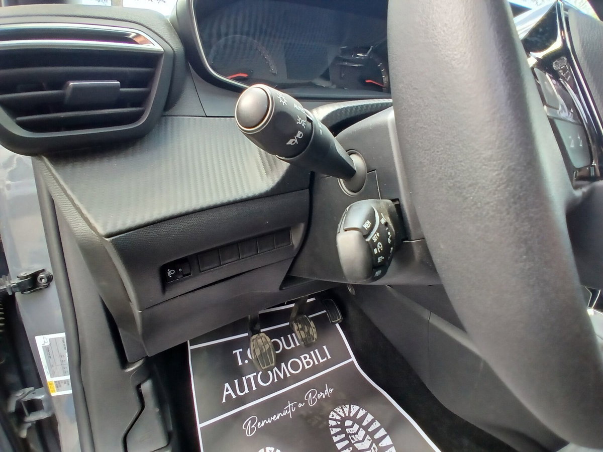 Peugeot 2008 1.2 puretech Active s&s 100cv (19)