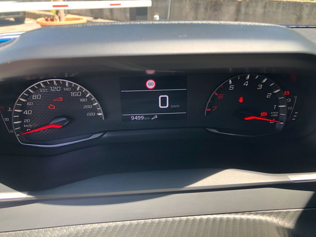 Peugeot 2008 1.2 puretech Active s&s 100cv (8)