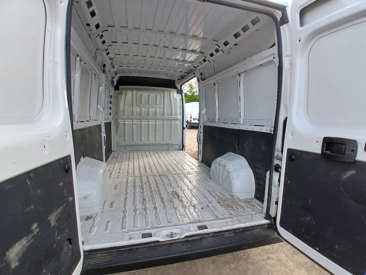 Citroen Jumper Furgone 30 BlueHDi 140 S&S PC-TN Furgone Business (13)