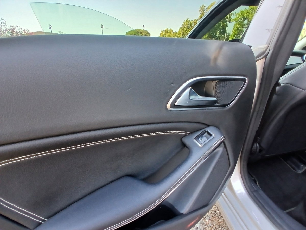 Mercedes-Benz CLA 200 d Automatic Premium (17)