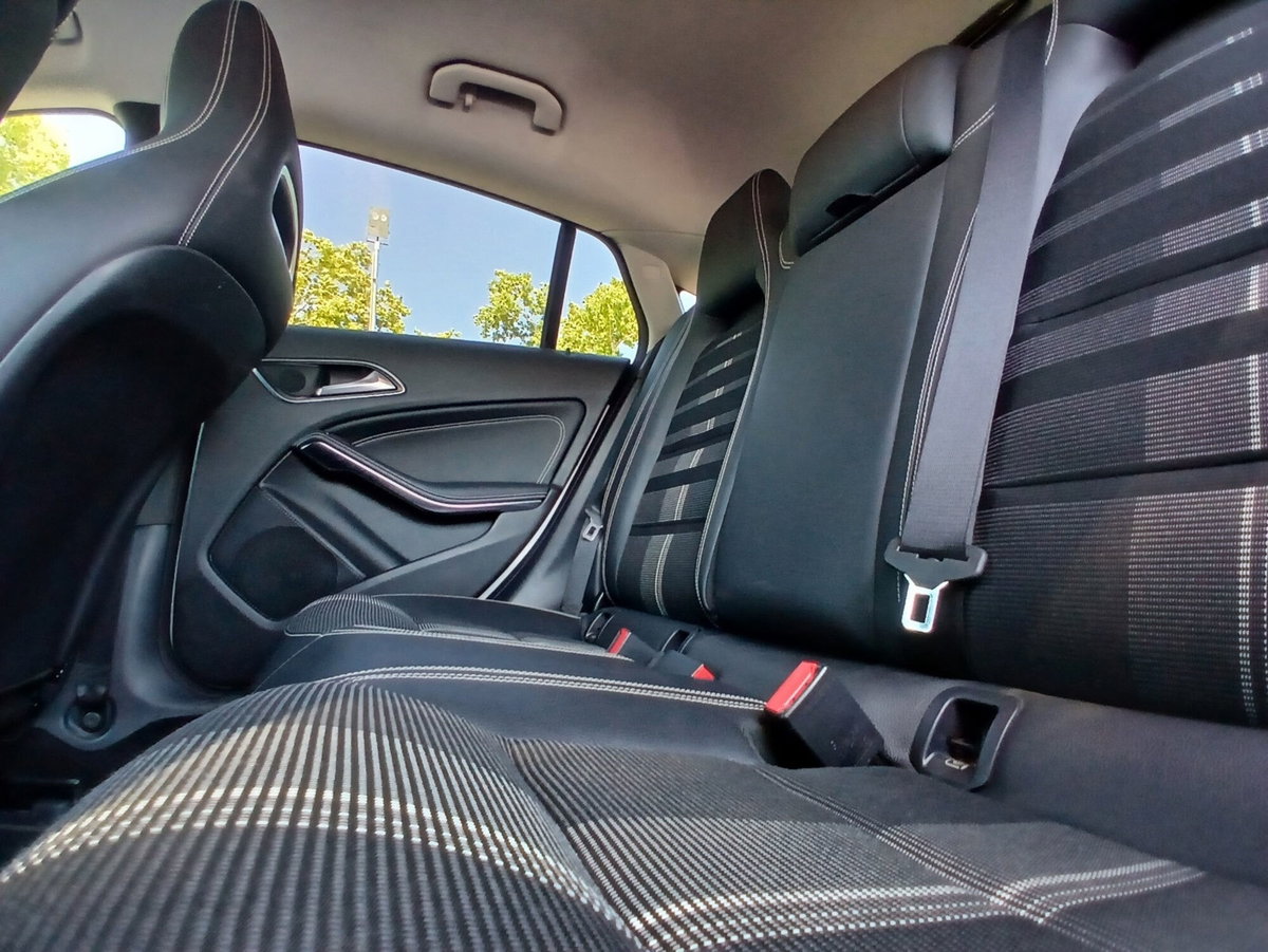 Mercedes-Benz CLA 200 d Automatic Premium (9)