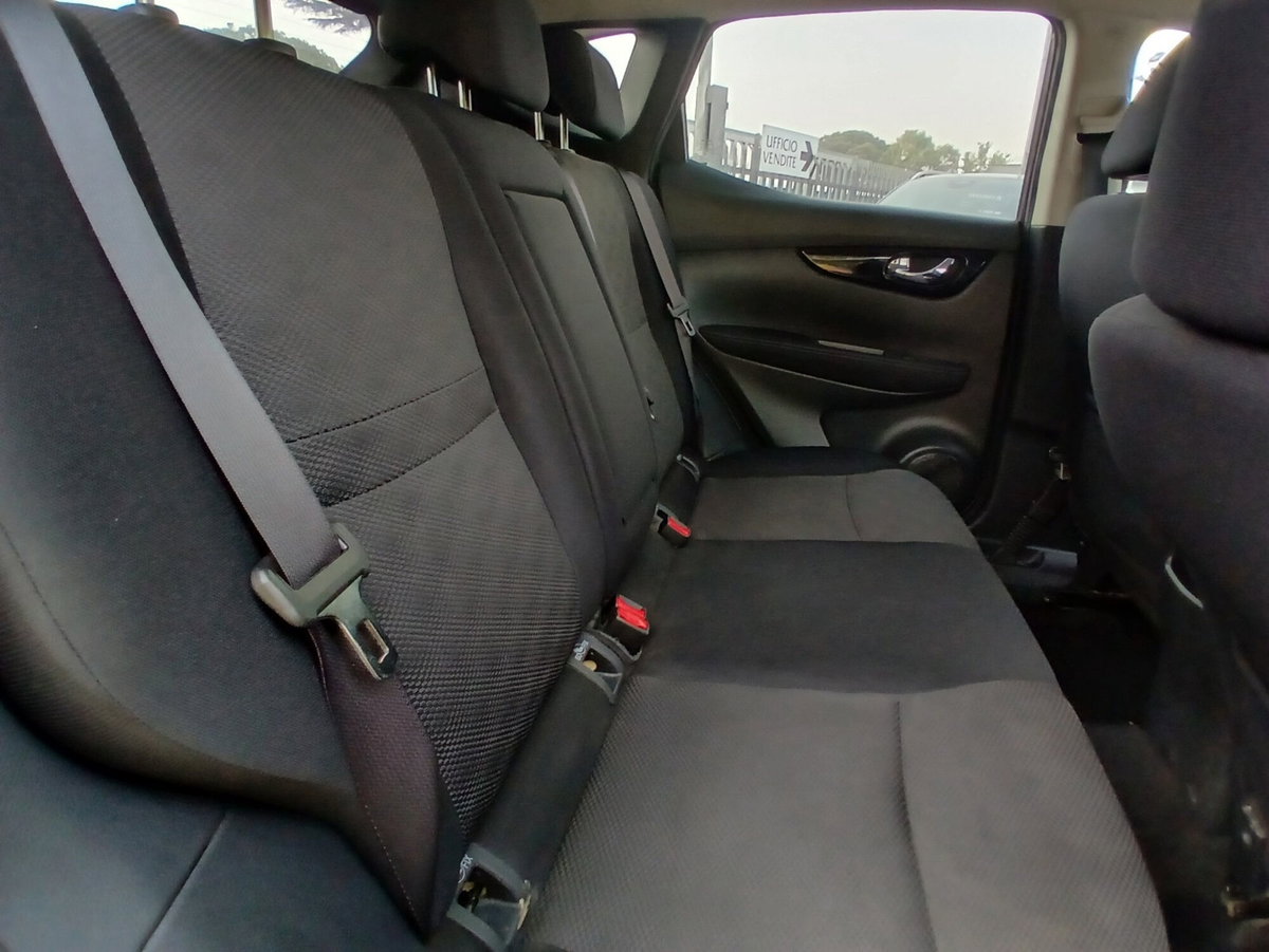 Nissan Qashqai 1.5 dCi Tekna (14)