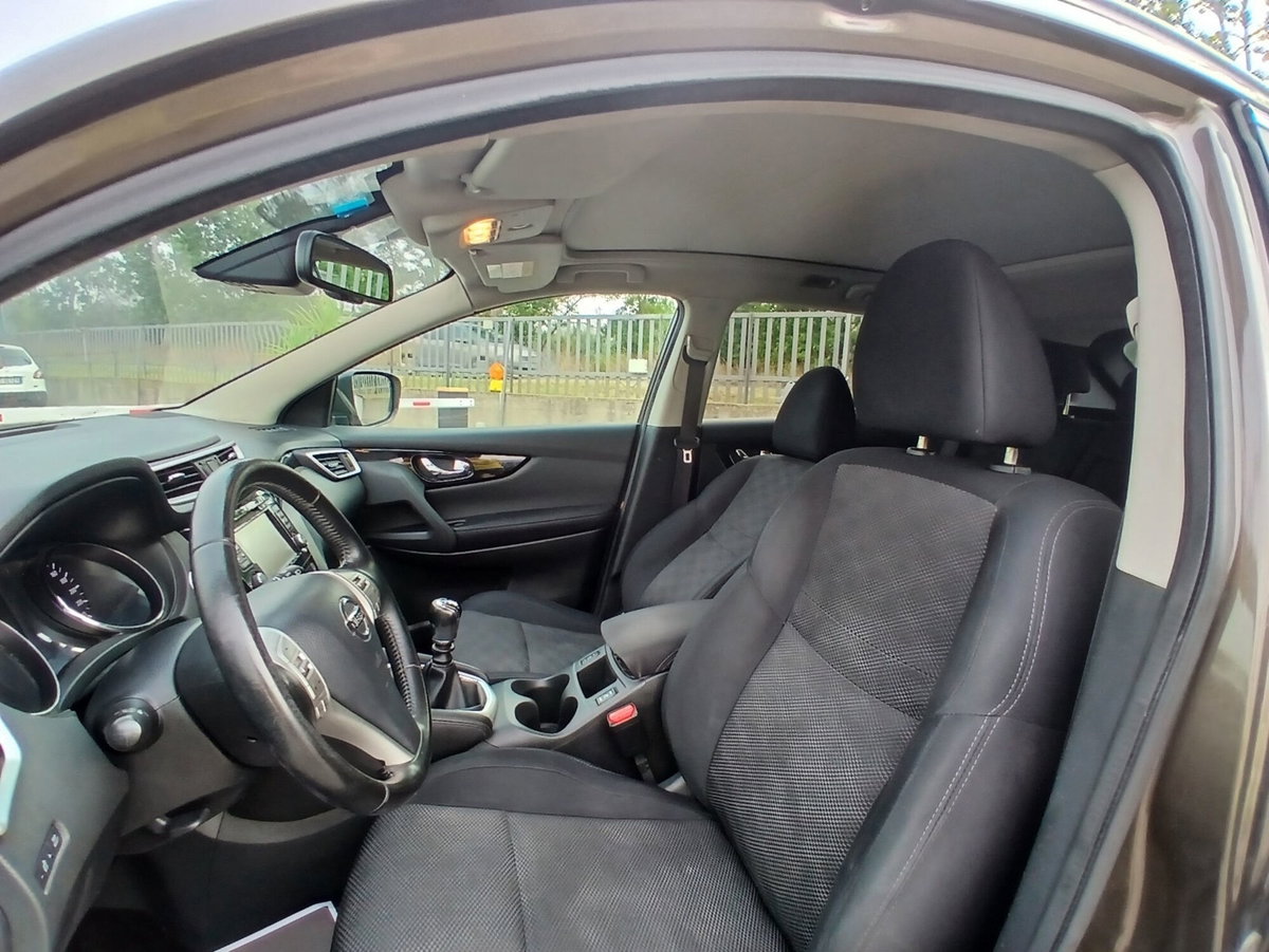 Nissan Qashqai 1.5 dCi Tekna (18)