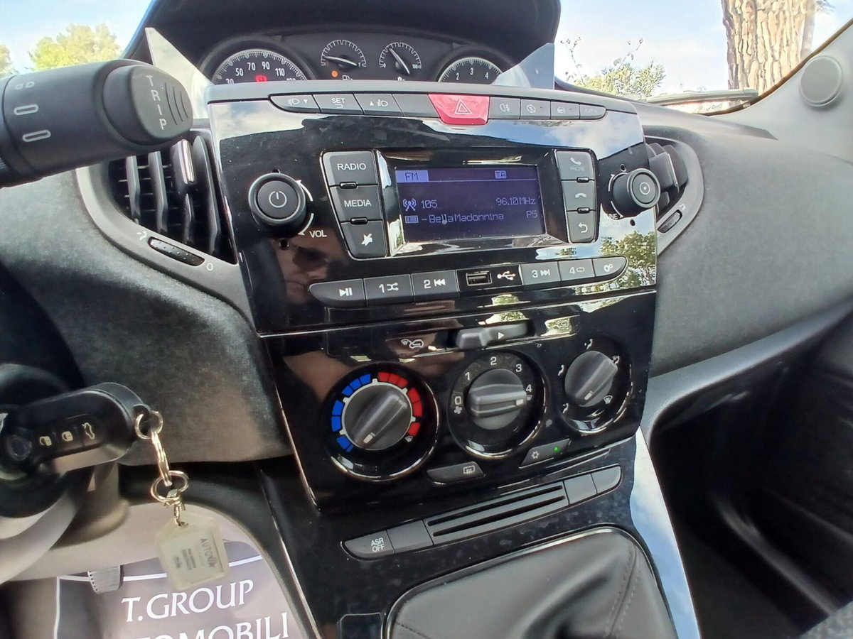 Lancia Ypsilon 1.0 FireFly 5 porte S&S Hybrid Ecochic Gold (17)