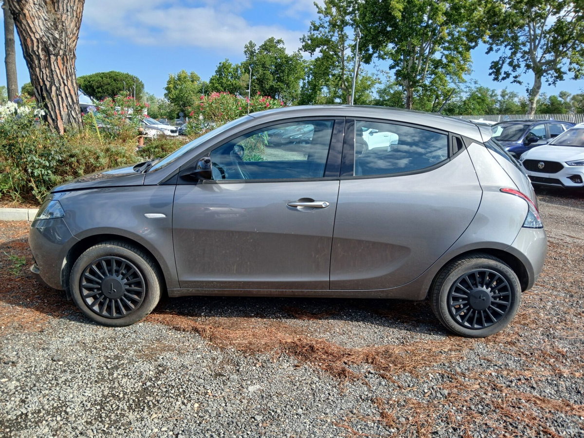Lancia Ypsilon 1.0 FireFly 5 porte S&S Hybrid Ecochic Gold (8)