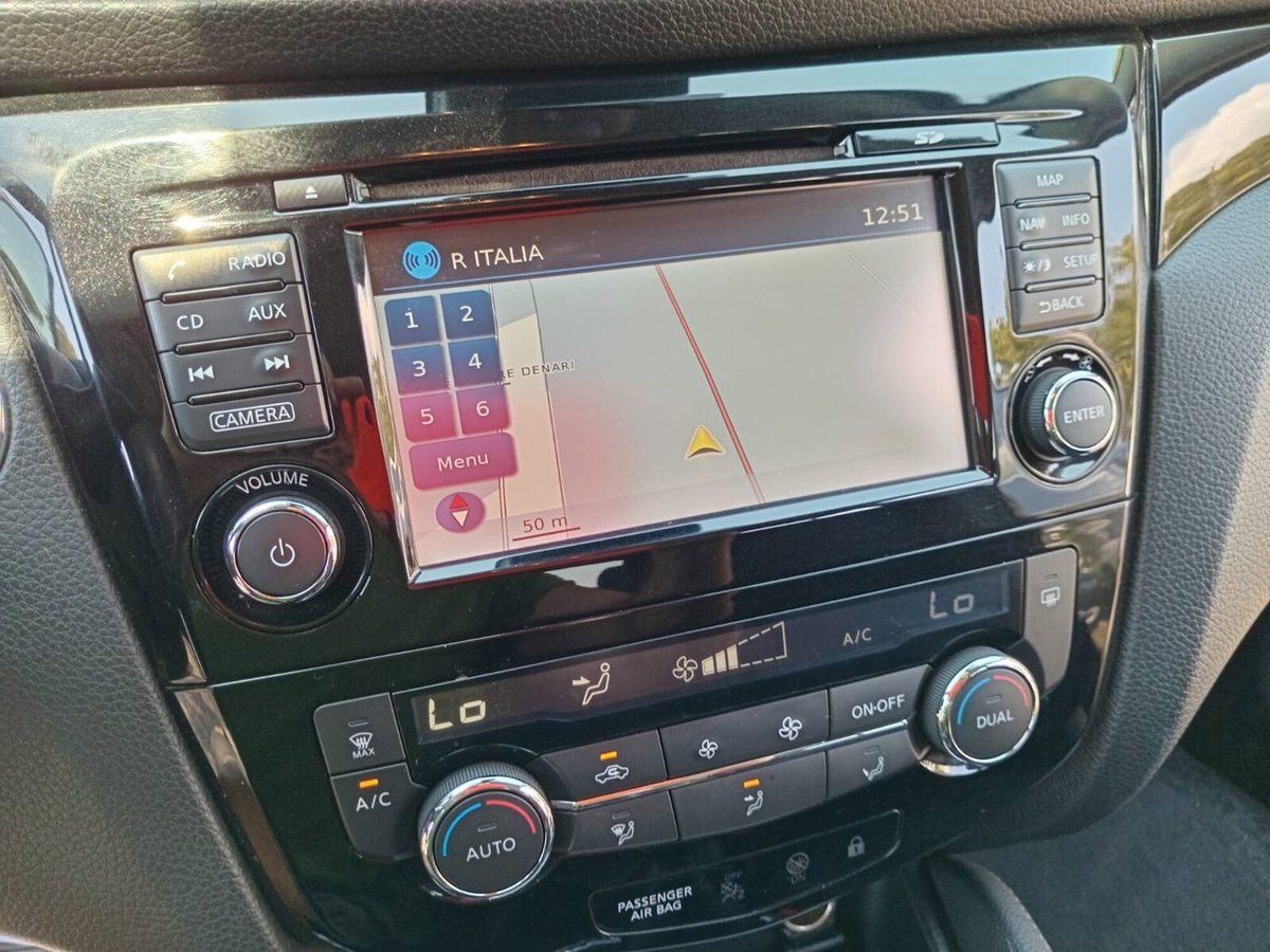 Nissan Qashqai 1.5 dCi Visia (2)