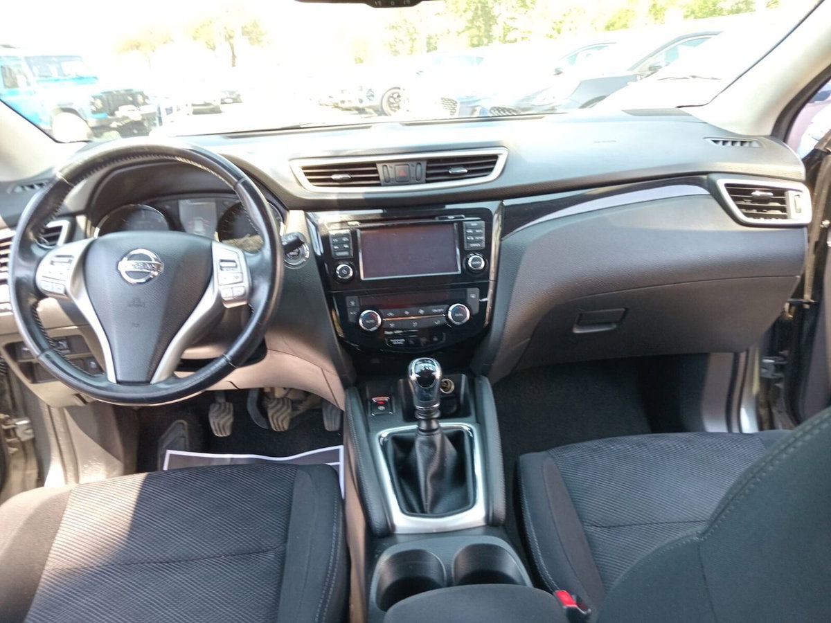 Nissan Qashqai 1.5 dCi Visia (4)
