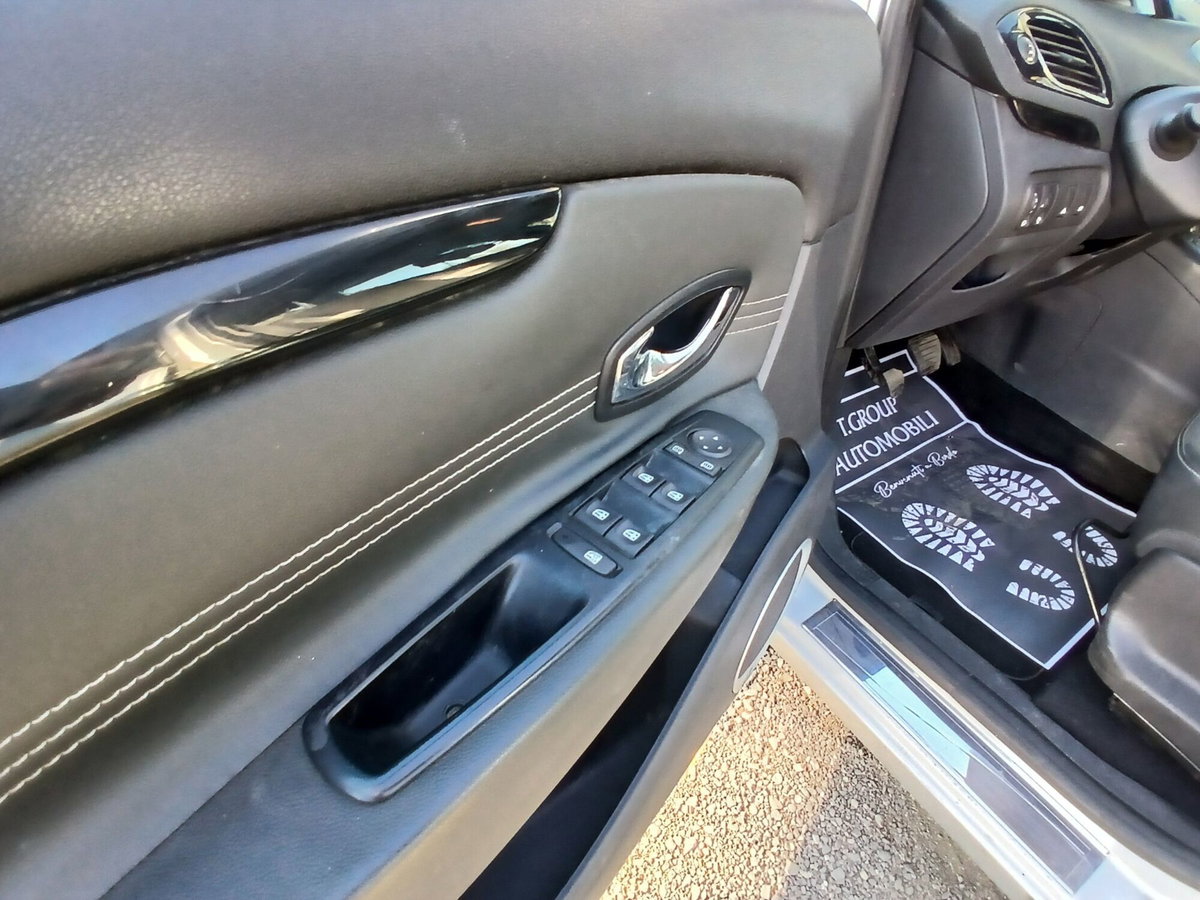 Renault Scenic E-Tech Electric 1.6 dCi 130CV Dynamique (15)