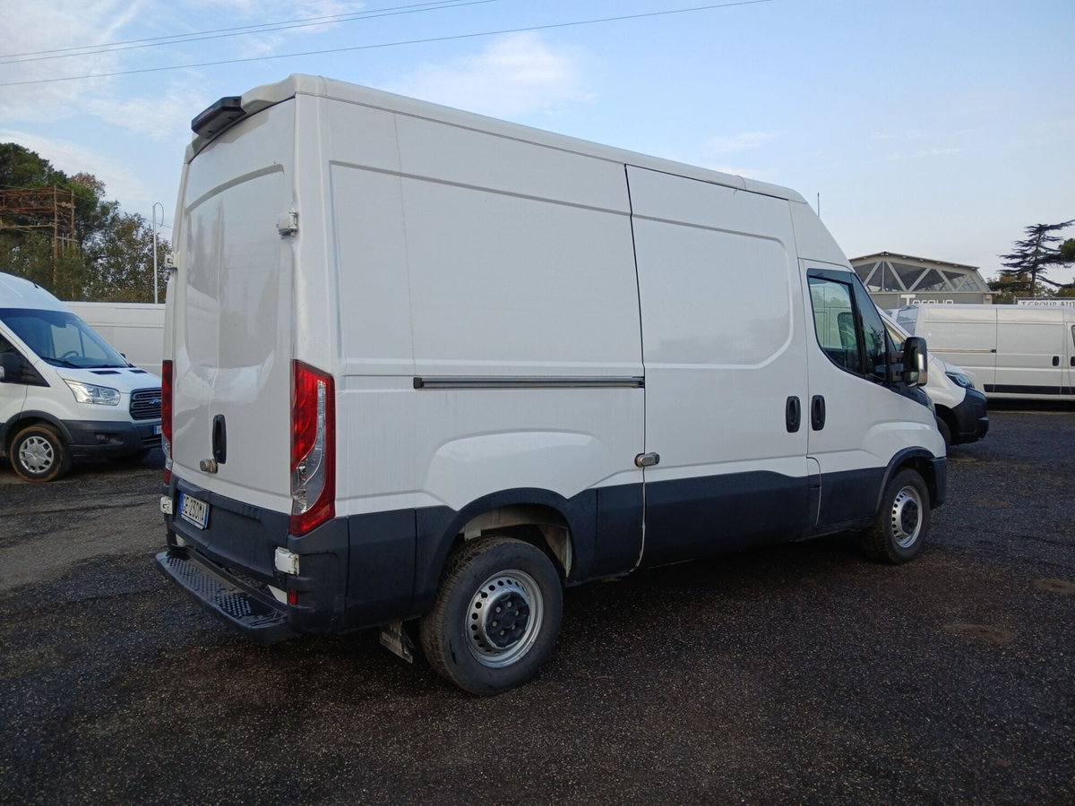Iveco Daily Furgone 35S12V 2.3 Hpi PC-TM Furgone (5)