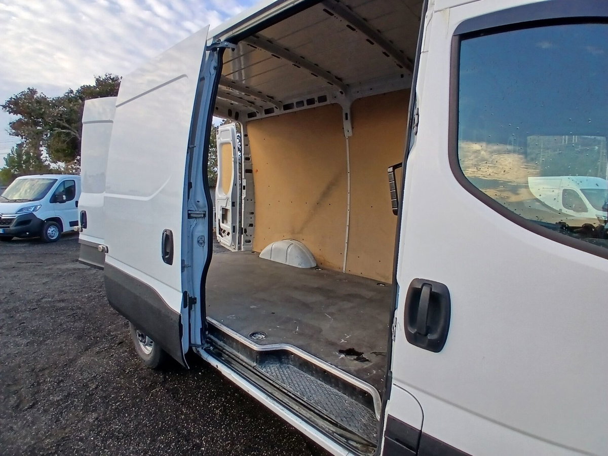 Iveco Daily Furgone 35S12V 2.3 Hpi PC-TM Furgone (9)