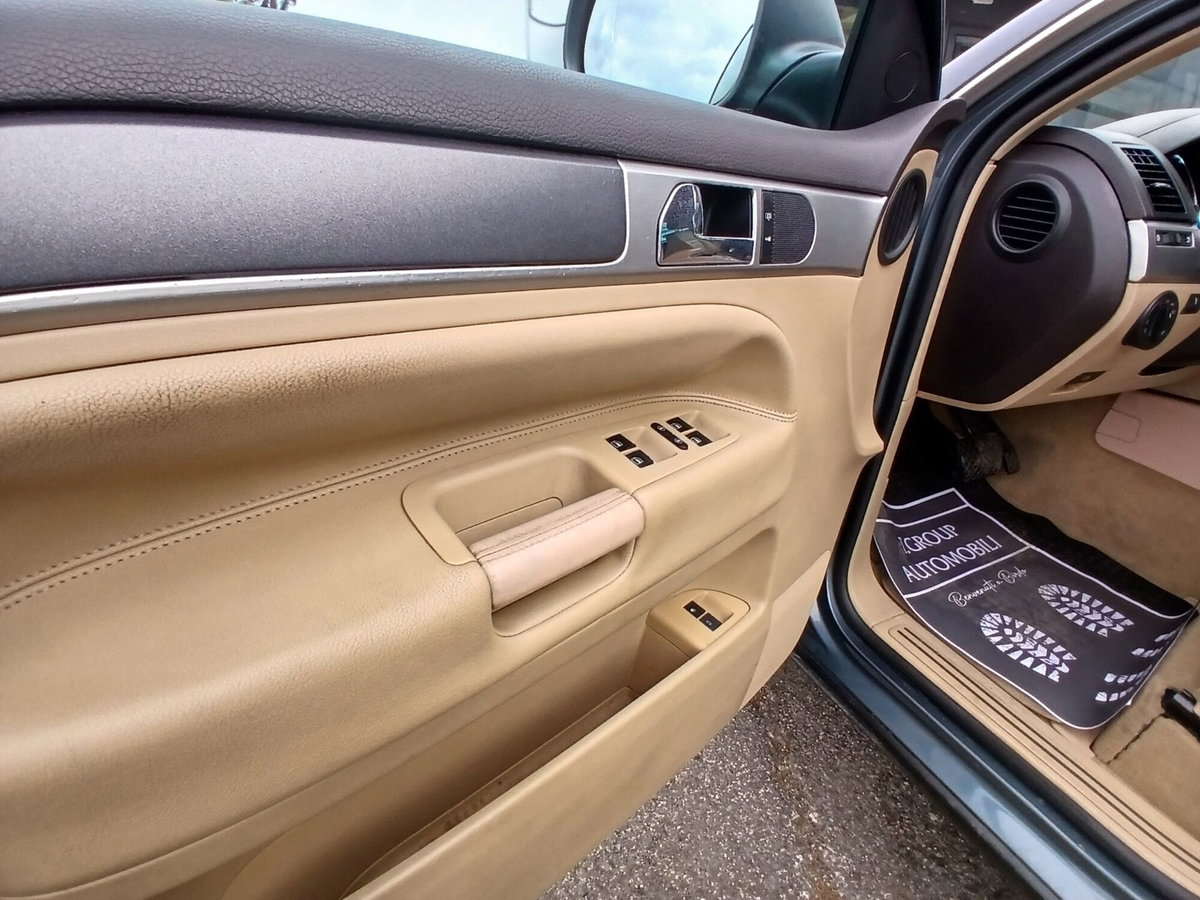 Volkswagen Touareg R5 TDI DPF tiptronic Exclusive (18)